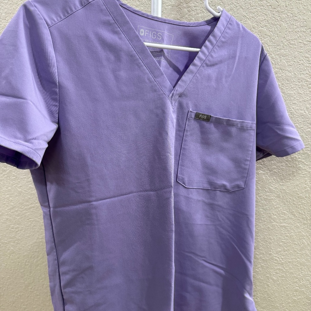 Lavender Dew One Pocket Figs Top